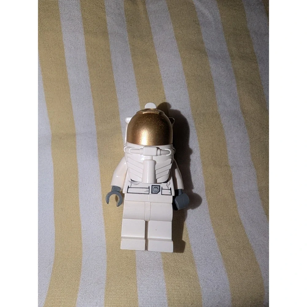 Lego Minifigure City Space Astronaut Female Figure col279 White Gold